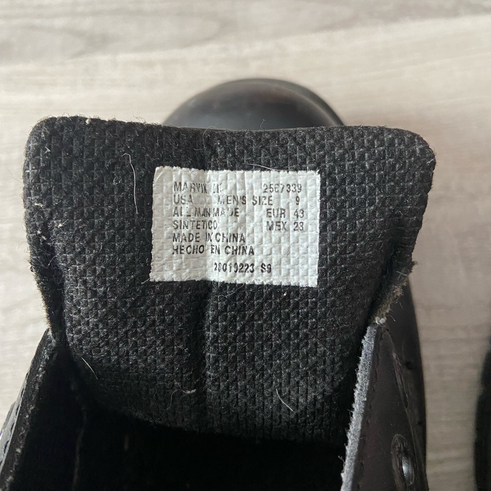 Black Shoes - Picture 2 of 3